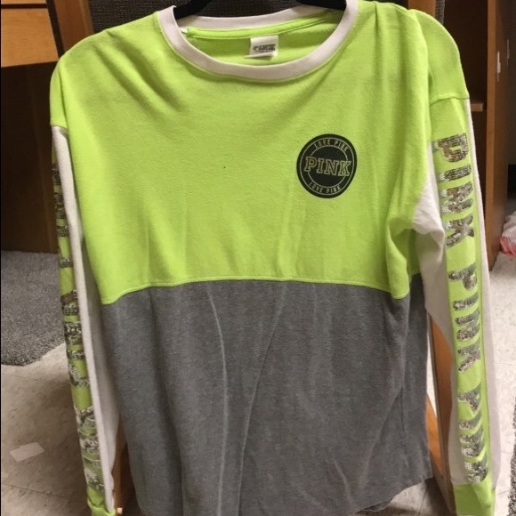 Cute long sleeve Victoria secret - Picture 1 of 1